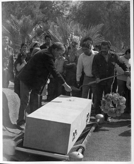 (3400) Farm worker, funeral (3400) Farm worker, funeral